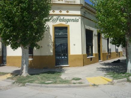 TRADICIONAL ESQUINA (ESTILO ORIGINAL) EN ACCESO A LA CIUDAD