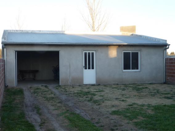 CASA CON GARAGE - QUINCHO Y AMPLIO PATIO