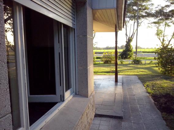 CLASICO CHALET - VISTOSA ESQUINA S/ RUTA 227 Y CALLE ASFALTADA