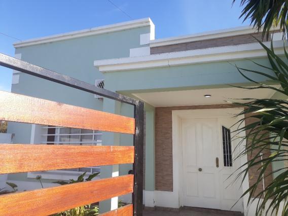 CASA RECICLADA C/AMPLIO PARQUE