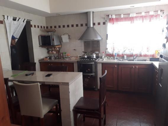 CASA RECICLADA C/AMPLIO PARQUE