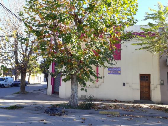  CASA C/LOCAL ESQUINA CENTRICA