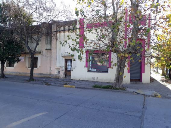  CASA C/LOCAL ESQUINA CENTRICA