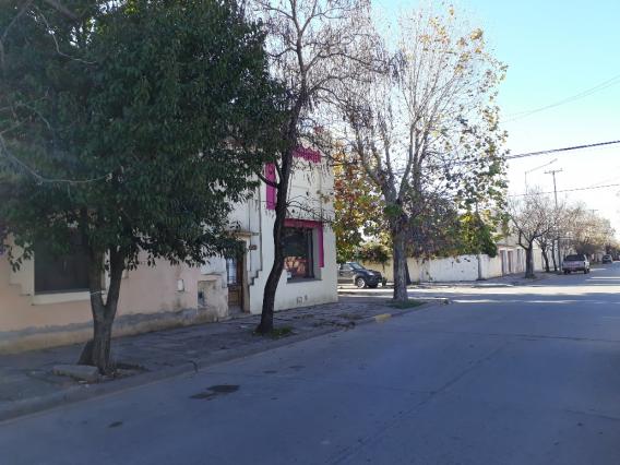  CASA C/LOCAL ESQUINA CENTRICA