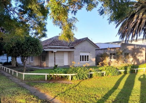CHALET AMERICANO (sobre RUTA 227 esquina)  TAMANGUEYUU
